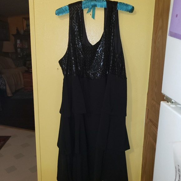 Fashion Bug Dresses & Skirts - Black Fashion Bug Sleeveless Cocktail Midi Dress Fashion Bug Dresses & Skirts - Black Fashion Bug Sleeveless Cocktail Midi Dress